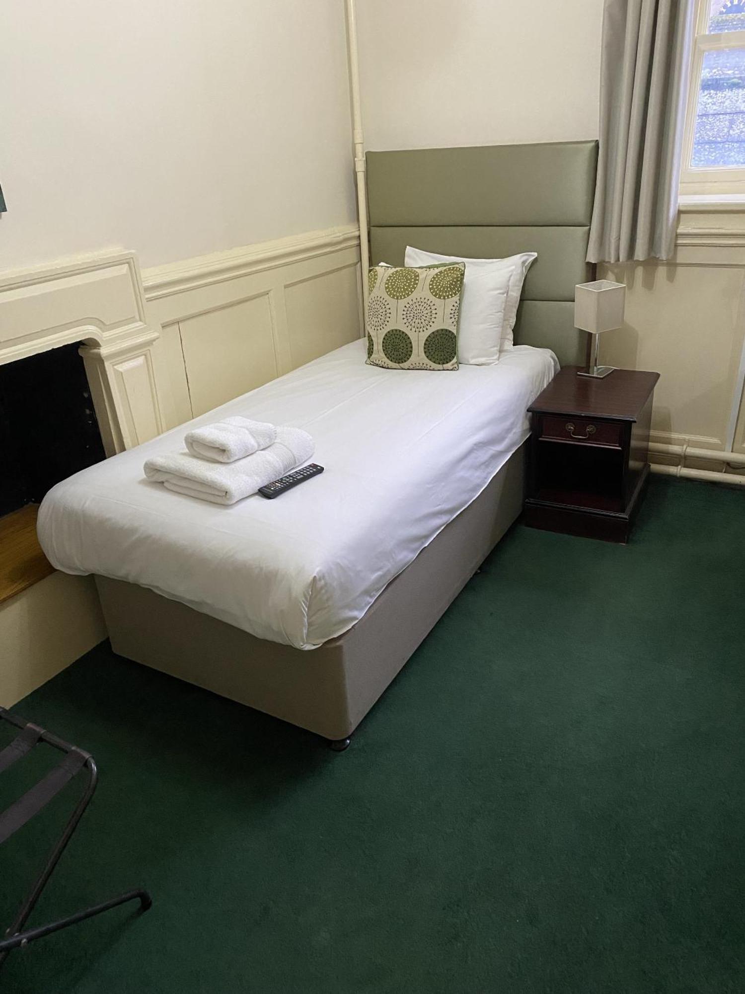 New Inn Hotel Lechlade Habitación foto