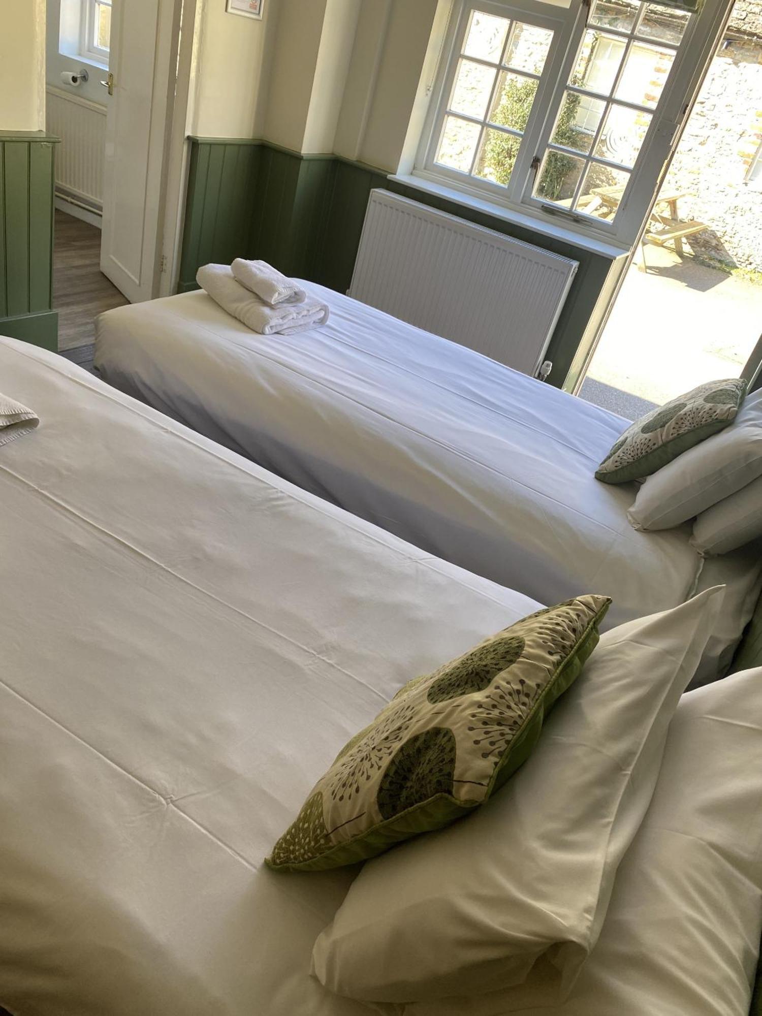New Inn Hotel Lechlade Habitación foto